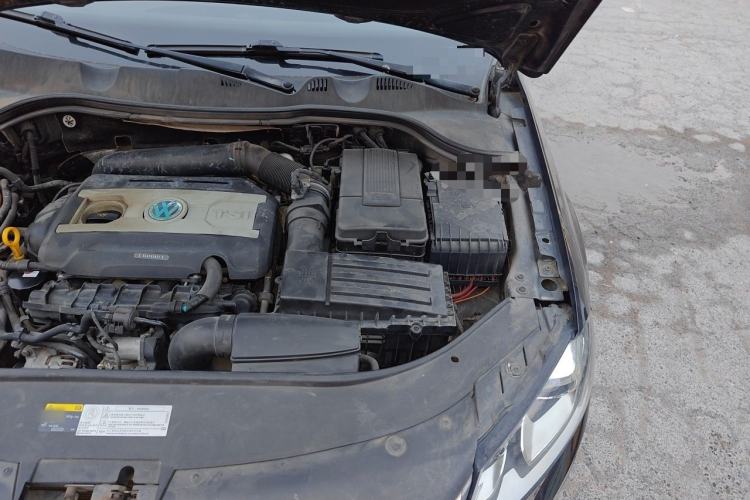 Used Volkswagen Magotan 2016 1.8TSI Luxury Comfort Model Engine Bay Left
