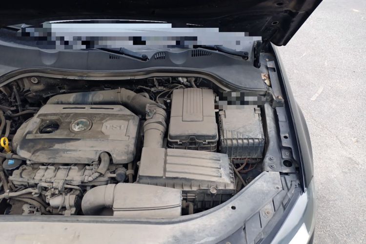 Used Volkswagen Magotan 2016 1.8TSI Smart Comfort Model Engine Bay Left