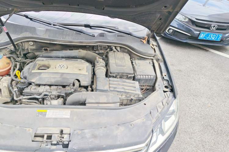 Used Volkswagen Magotan 2016 1.8TSI Luxury Comfort Model Engine Bay Left