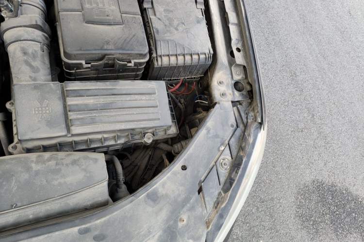 Used Volkswagen Magotan 2016 1.8TSI Smart Comfort Model Engine Bay Left