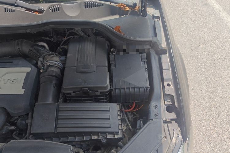 Used Volkswagen Magotan 2016 1.8TSI Luxury Comfort Model Engine Bay Left