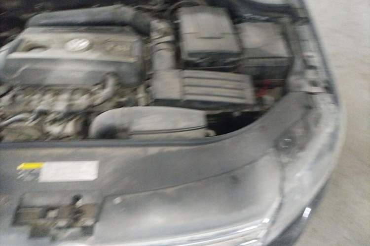 Used Volkswagen Magotan 2016 1.8TSI Smart Comfort Model Engine Bay Left