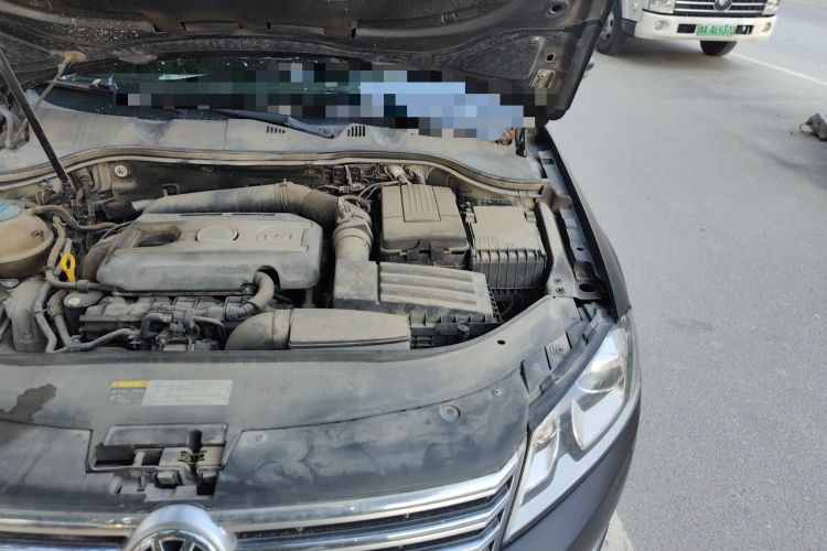Used Volkswagen Magotan 2016 1.8TSI Luxury Comfort Model Engine Bay Left