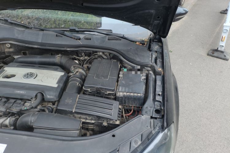 Used Volkswagen Magotan 2016 1.8TSI Smart Comfort Model Engine Bay Left