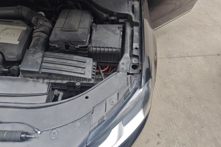 Used Volkswagen Magotan 2016 1.8TSI Smart Comfort Model Engine Bay Left