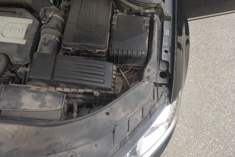 Used Volkswagen Magotan 2016 2.0 TSI Luxury Comfort Version Engine Bay Left