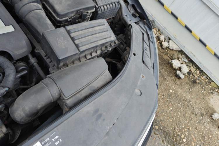 Used Volkswagen Magotan 2016 1.8TSI Smart Comfort Model Engine Bay Left