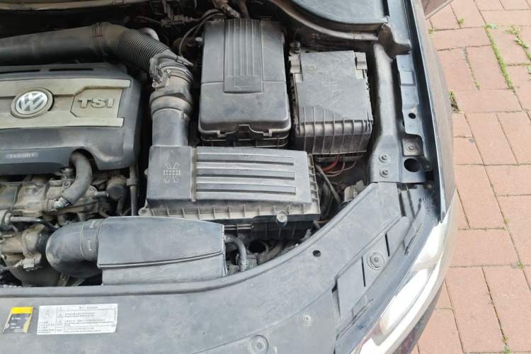 Used Volkswagen Magotan 2016 1.8TSI Luxury Comfort Model Engine Bay Left