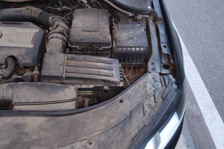 Used Volkswagen Magotan 2016 1.8TSI Smart Comfort Model Engine Bay Left