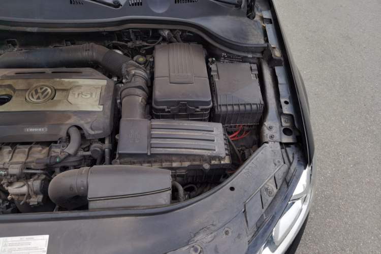 Used Volkswagen Magotan 2016 1.8TSI Luxury Comfort Model Engine Bay Left