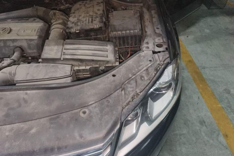Used Volkswagen Magotan 2016 1.8TSI Smart Comfort Model Engine Bay Left