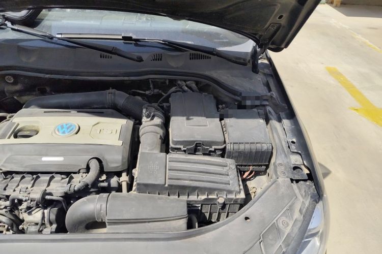Used Volkswagen Magotan 2016 1.8TSI Luxury Comfort Model Engine Bay Left