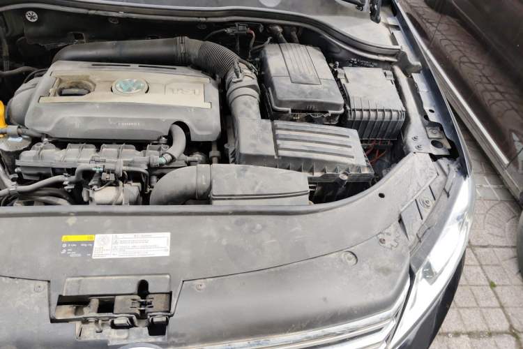 Used Volkswagen Magotan 2016 1.8TSI Smart Enjoyment Leading Model Engine Bay Left