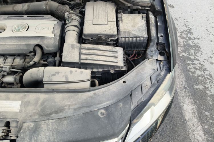 Used Volkswagen Magotan 2016 1.8TSI Smart Comfort Model Engine Bay Left