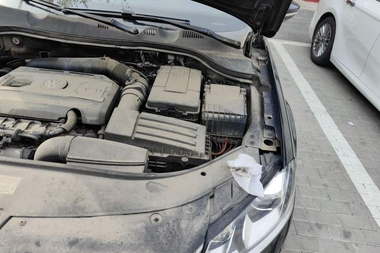 Used Volkswagen Magotan 2016 1.8TSI Luxury Comfort Model Engine Bay Left