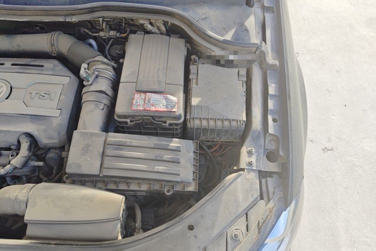 Used Volkswagen Magotan 2016 1.8TSI Luxury Comfort Model Engine Bay Left