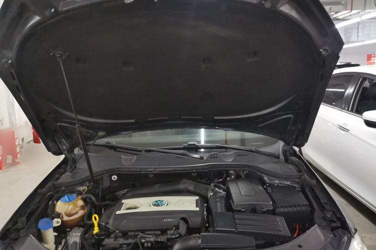 Used Volkswagen Magotan 2016 1.8TSI Smart Enjoyment Leading Model Engine Bay