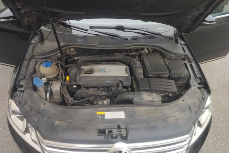 Used Volkswagen Magotan 2016 2.0 TSI Luxury Comfort Version Engine Bay