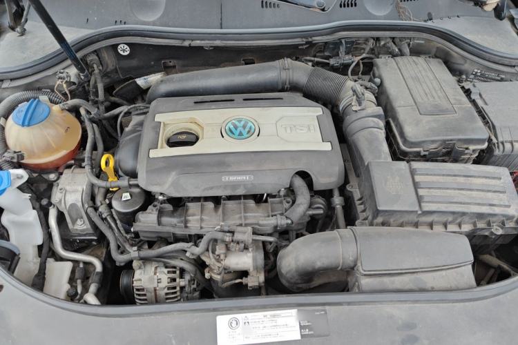 Used Volkswagen Magotan 2016 1.8TSI Smart Comfort Model Engine Bay