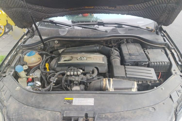 Used Volkswagen Magotan 2016 1.8TSI Smart Comfort Model Engine Bay