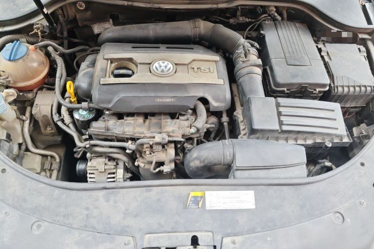 Used Volkswagen Magotan 2016 1.8TSI Luxury Comfort Model Engine Bay