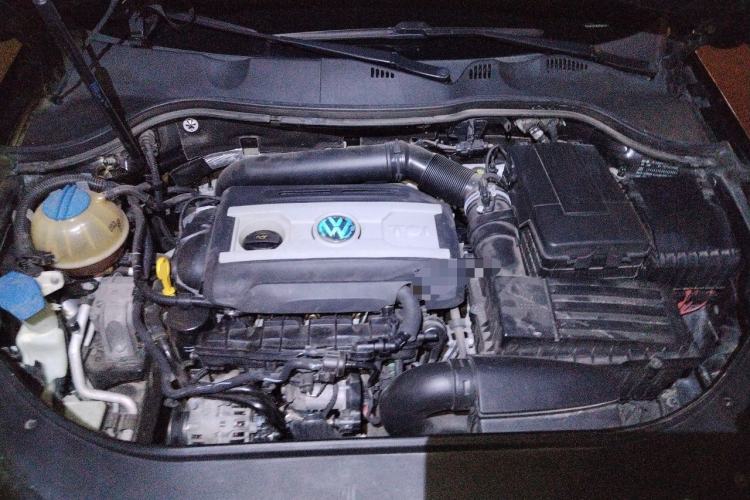 Used Volkswagen Magotan 2016 1.8TSI Smart Comfort Model Engine Bay