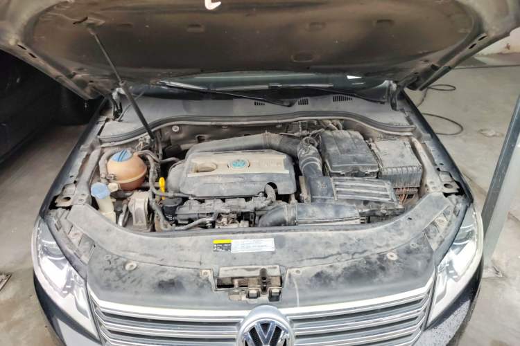 Used Volkswagen Magotan 2016 1.8TSI Luxury Comfort Model Engine Bay