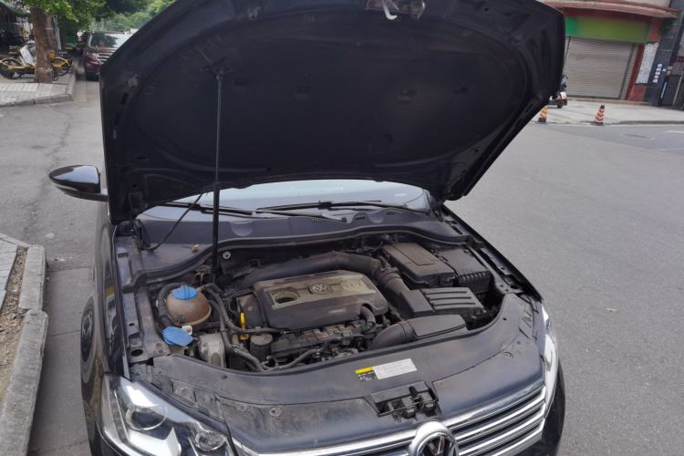 Used Volkswagen Magotan 2016 1.8TSI Luxury Comfort Model Engine Bay