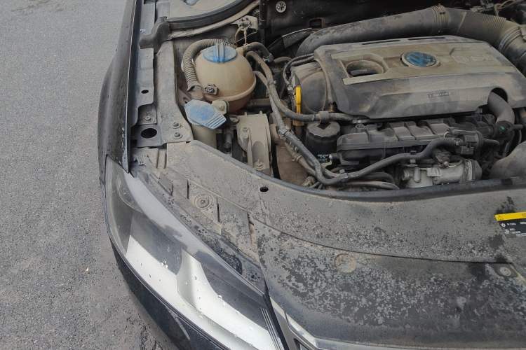 Used Volkswagen Magotan 2016 1.8TSI Smart Comfort Model Engine Bay Right