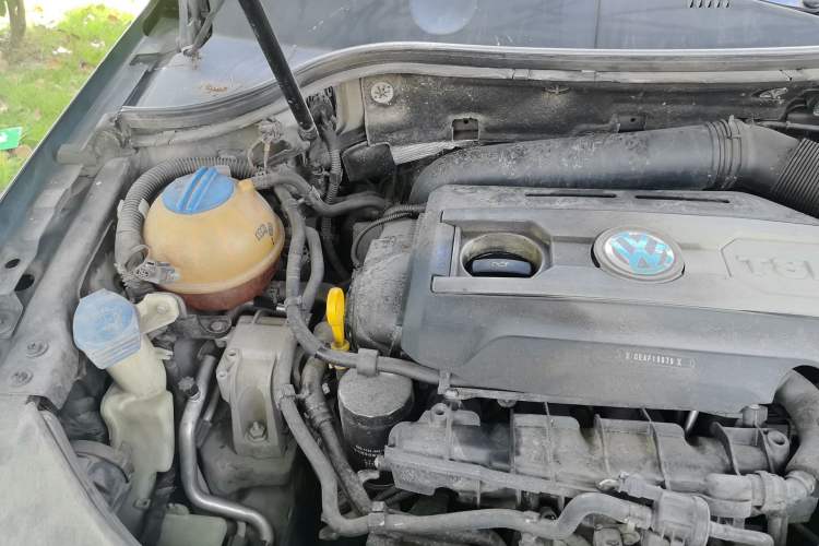 Used Volkswagen Magotan 2016 1.8TSI Smart Comfort Model Engine Bay Right