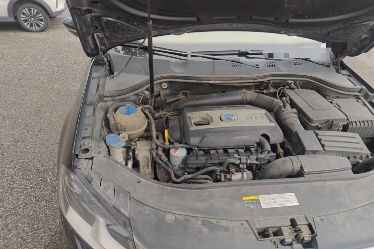 Used Volkswagen Magotan 2016 1.8TSI Smart Comfort Model Engine Bay Right