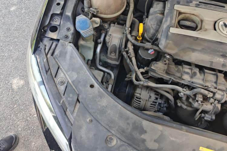 Used Volkswagen Magotan 2016 1.8TSI Smart Comfort Model Engine Bay Right