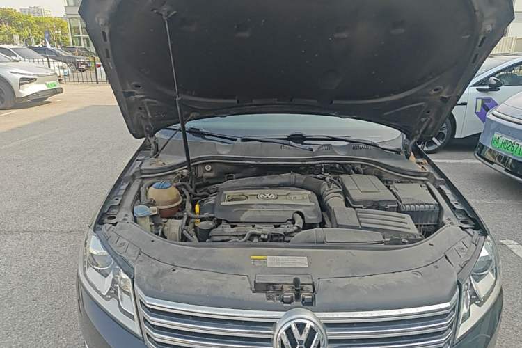Used Volkswagen Magotan 2016 1.8TSI Smart Enjoyment Leading Model Engine Bay Right