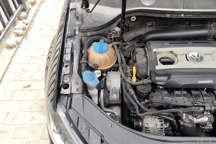 Used Volkswagen Magotan 2016 1.8TSI Smart Comfort Model Engine Bay Right