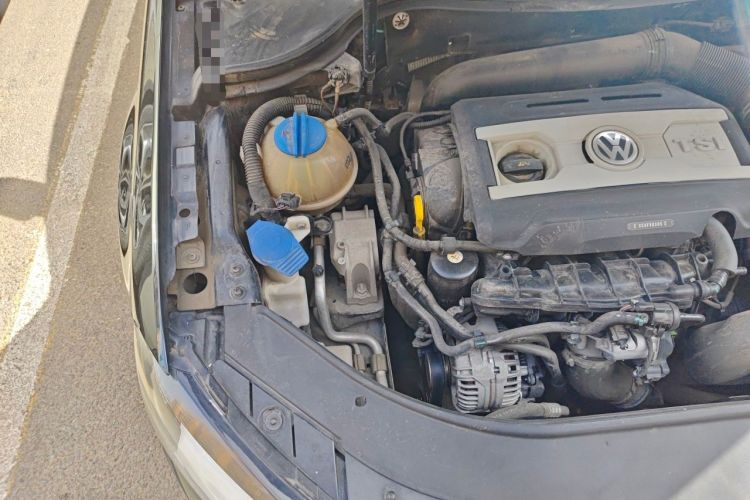 Used Volkswagen Magotan 2016 1.8TSI Smart Comfort Model Engine Bay Right