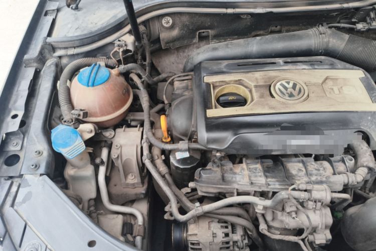 Used Volkswagen Magotan 2016 1.8TSI Smart Comfort Model Engine Bay Right
