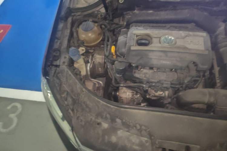 Used Volkswagen Magotan 2016 1.8TSI Smart Enjoyment Leading Model Engine Bay Right