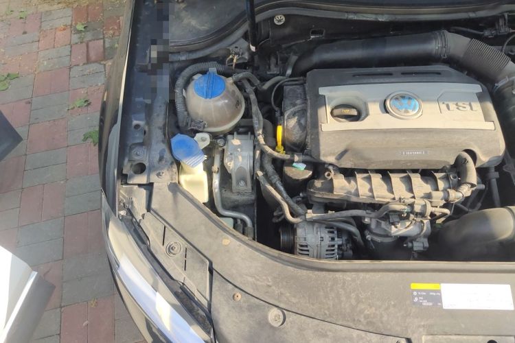 Used Volkswagen Magotan 2016 1.8TSI Smart Comfort Model Engine Bay Right
