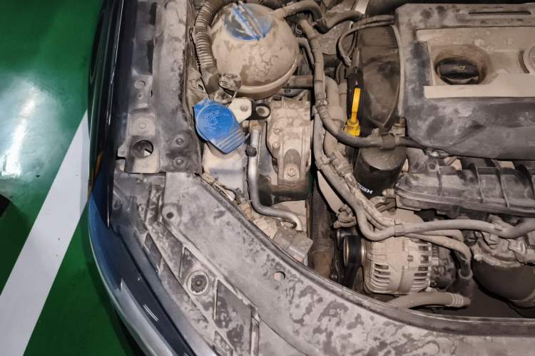 Used Volkswagen Magotan 2016 1.8TSI Smart Comfort Model Engine Bay Right
