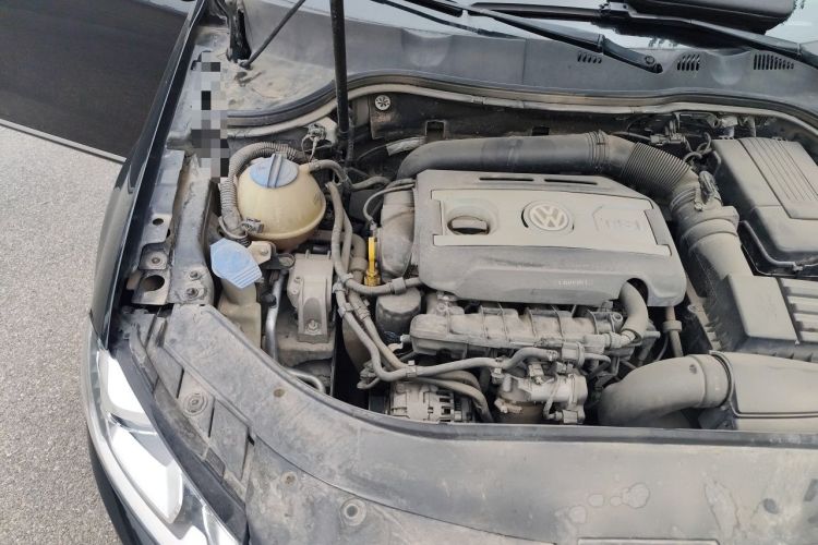 Used Volkswagen Magotan 2016 1.8TSI Smart Enjoyment Leading Model Engine Bay Right