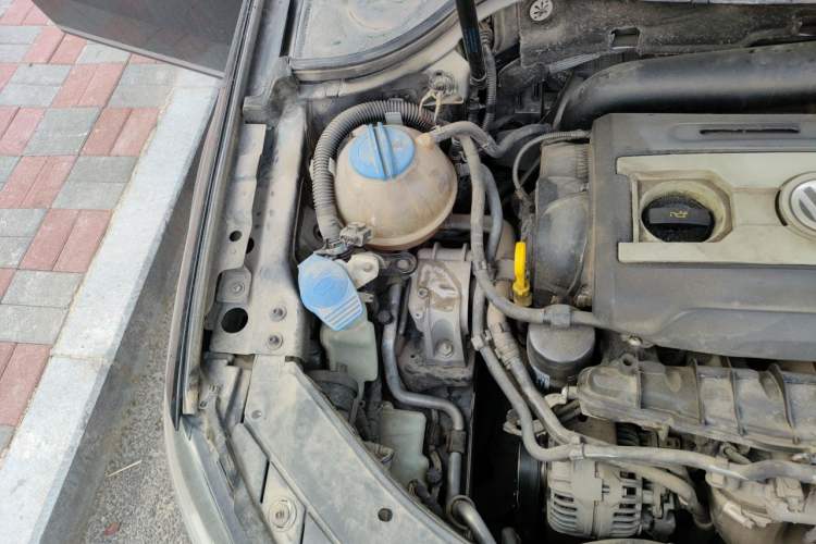 Used Volkswagen Magotan 2016 1.8TSI Smart Comfort Model Engine Bay Right