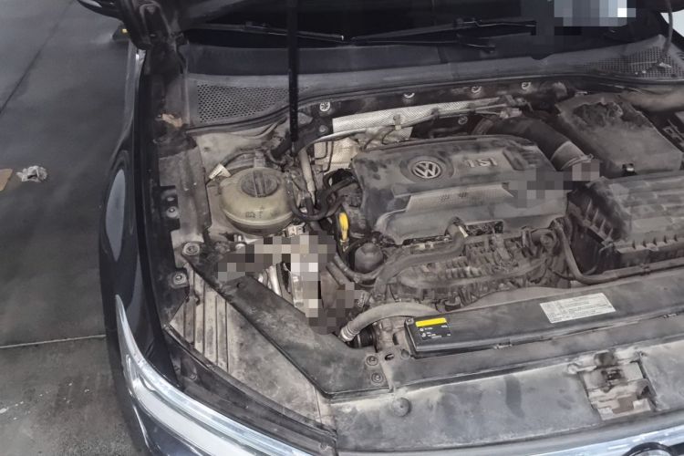 Used Volkswagen Magotan 2016 2.0 TSI Luxury Comfort Version Engine Bay Right