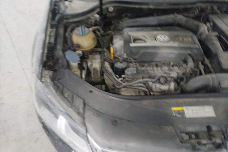 Used Volkswagen Magotan 2016 1.8TSI Smart Comfort Model Engine Bay Right