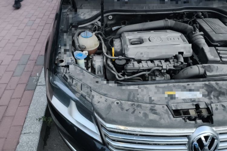 Used Volkswagen Magotan 2016 1.8TSI Smart Comfort Model Engine Bay Right