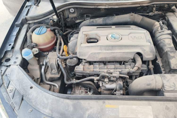 Used Volkswagen Magotan 2016 1.8TSI Smart Comfort Model Engine Bay Right