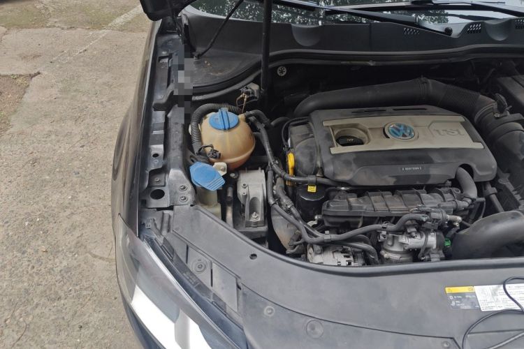 Used Volkswagen Magotan 2016 1.8TSI Smart Comfort Model Engine Bay Right