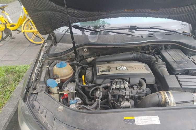 Used Volkswagen Magotan 2016 1.8TSI Smart Comfort Model Engine Bay Right