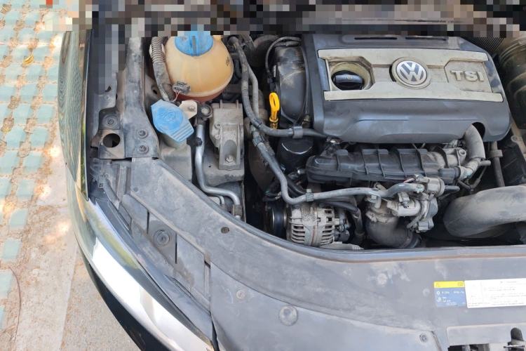 Used Volkswagen Magotan 2016 1.8TSI Smart Comfort Model Engine Bay Right
