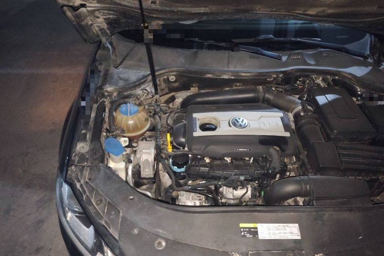 Used Volkswagen Magotan 2016 2.0 TSI Luxury Comfort Version Engine Bay Right
