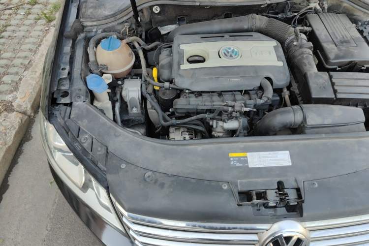 Used Volkswagen Magotan 2016 1.8TSI 25th Anniversary Edition Engine Bay Right